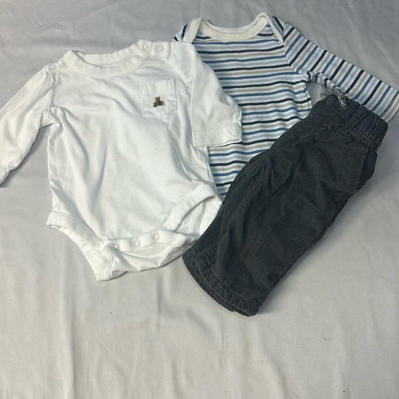 Baby GAP -  3 piece bundle -long sleeve onesies and lined pants. Size 0-3 months - Picture 1 of 12
